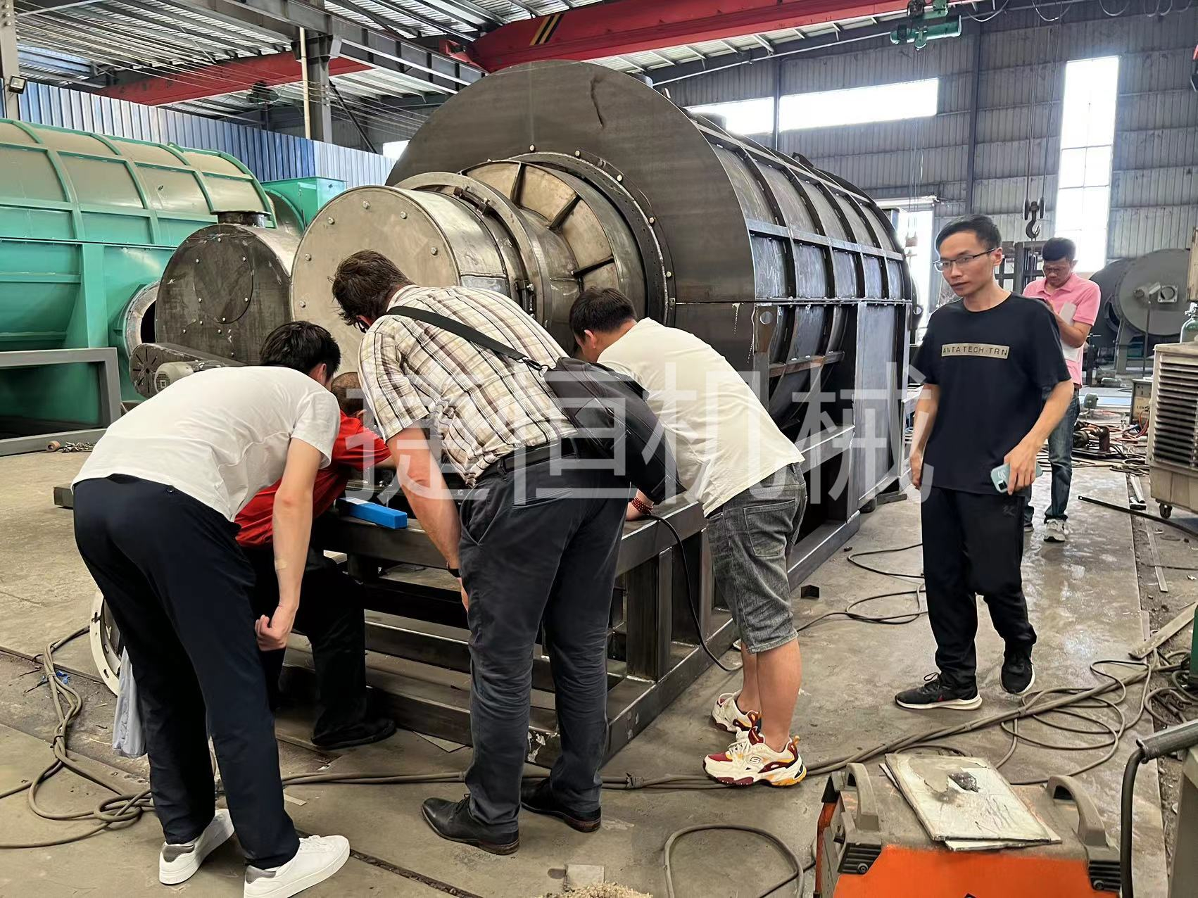 芬蘭客戶來工廠檢驗炭化機